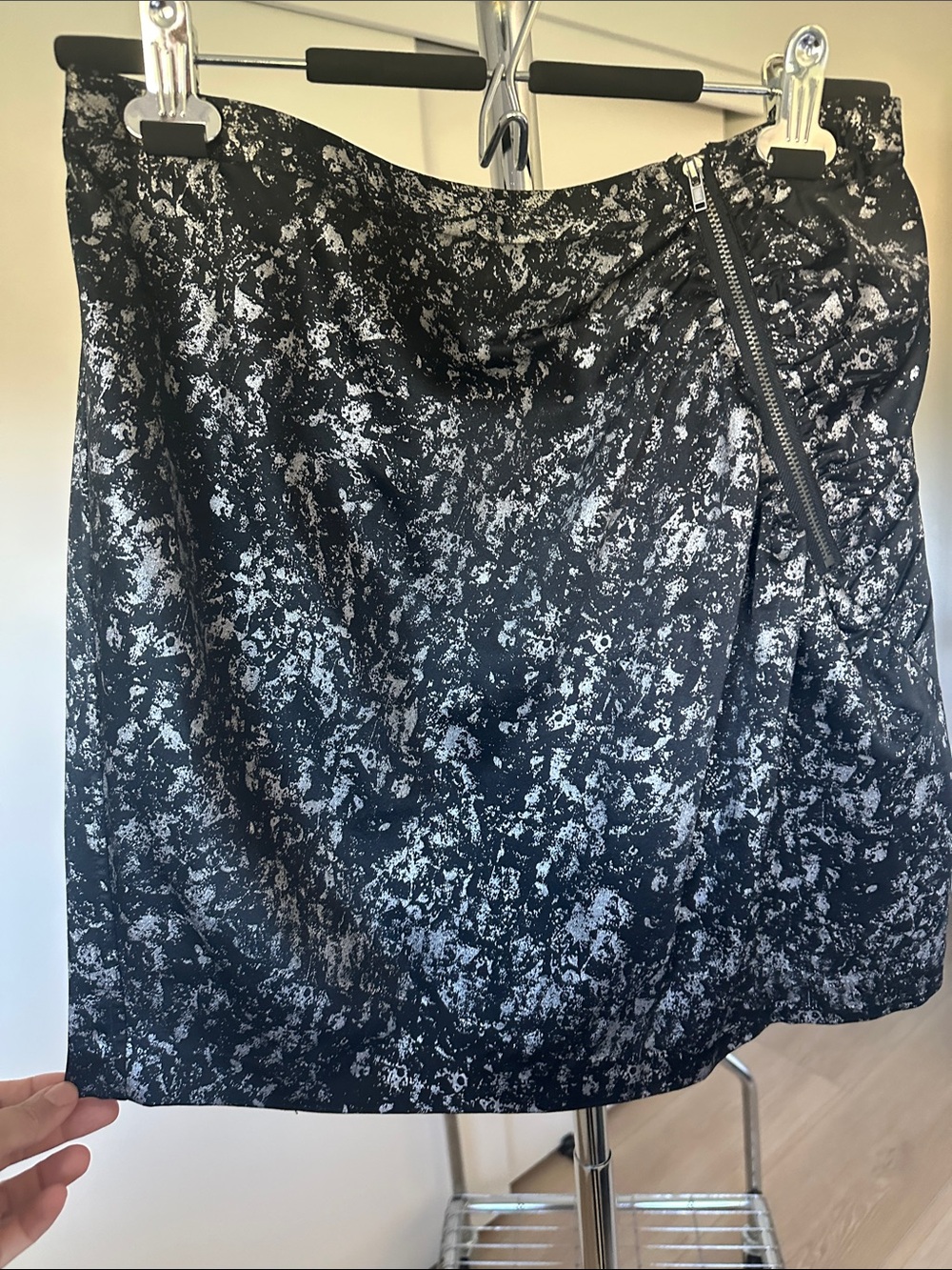 silence + noise Black and White Abstract Print Mini Skirt with Zip